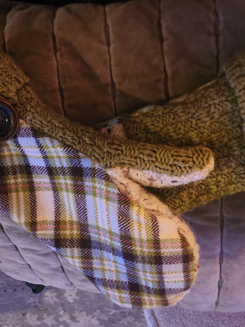Men's Olive Green Knit Sweater with Plaid Accent